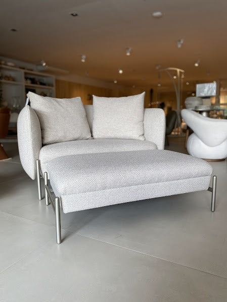 POLTRONA + PUFF IPÊ - DESIGNER: REJANE CARVALHO LEITE